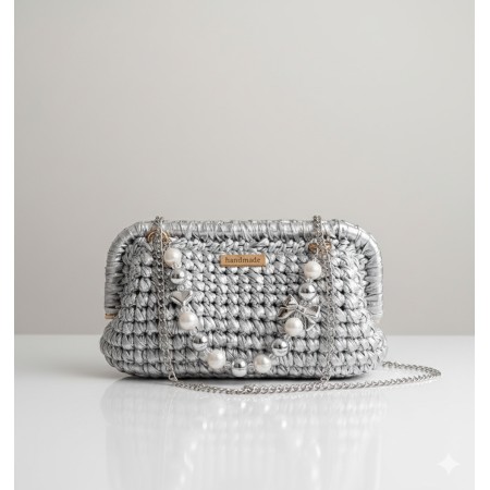 Luna: Borsa Gioiello Argento fatta a Mano all'uncinetto con fettuccia lurex e dettagli oro con perle