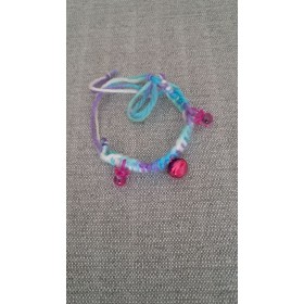Bracciale artigianale colorato con charms rosa