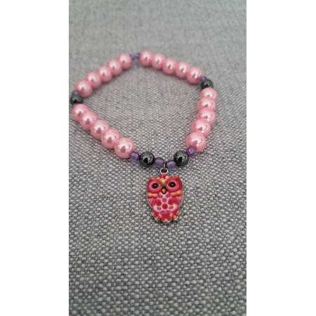 Bracciale artigianale rosa con ciondolo gufo